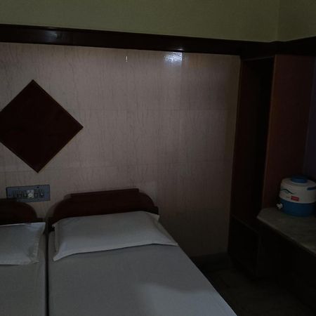 Krishna Lodge Tiruchirappalli エクステリア 写真