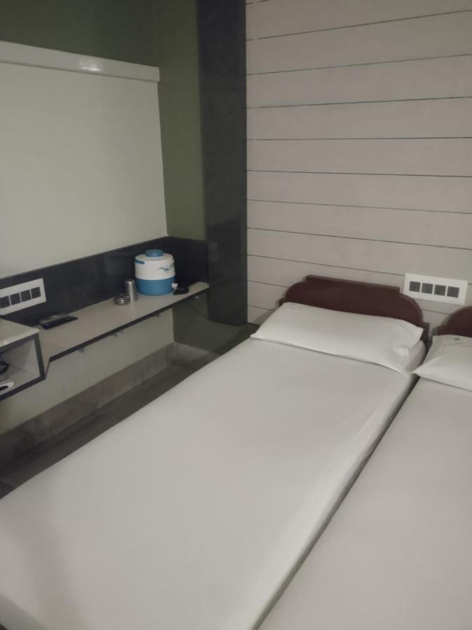 Krishna Lodge Tiruchirappalli エクステリア 写真