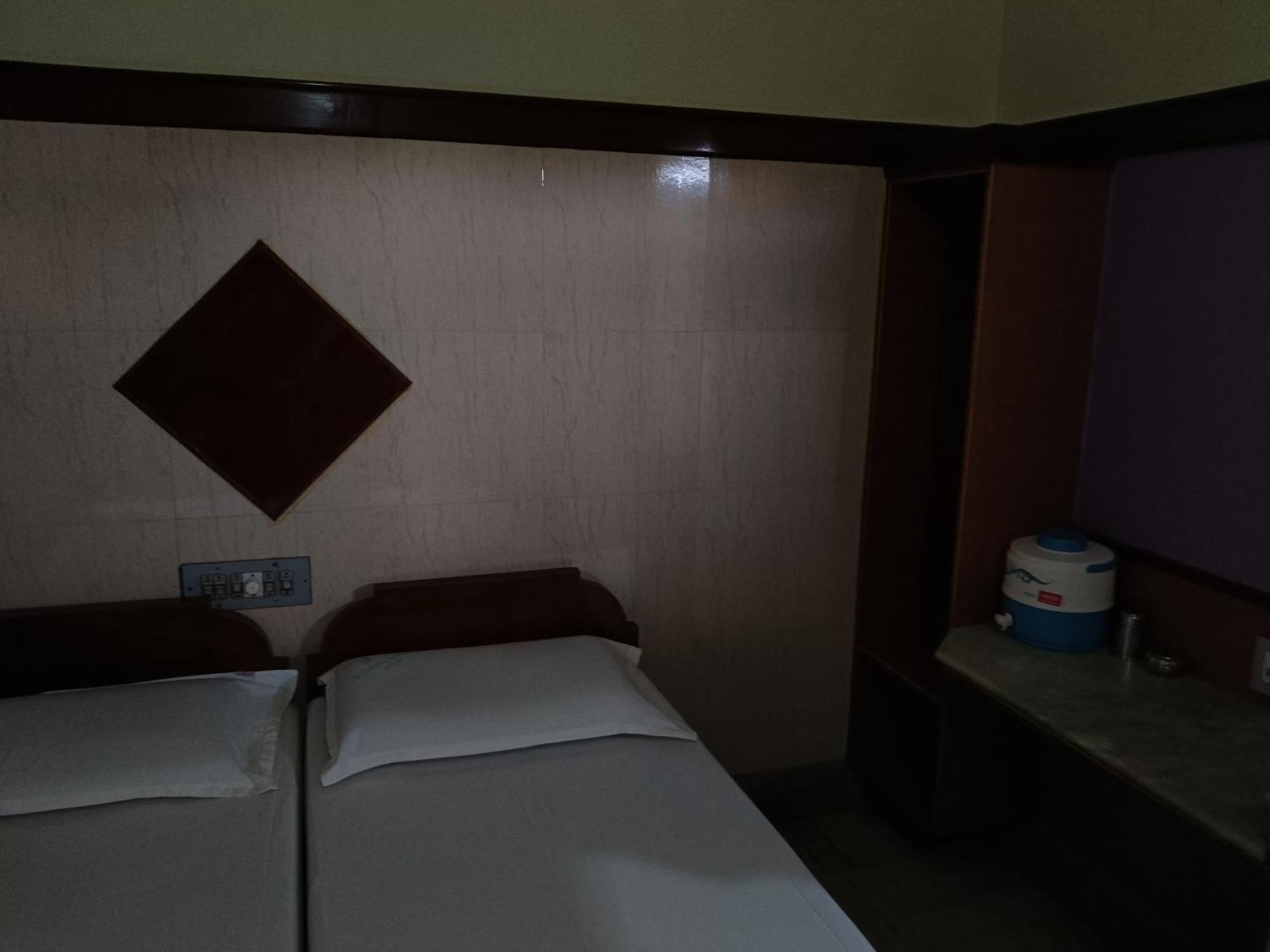 Krishna Lodge Tiruchirappalli エクステリア 写真